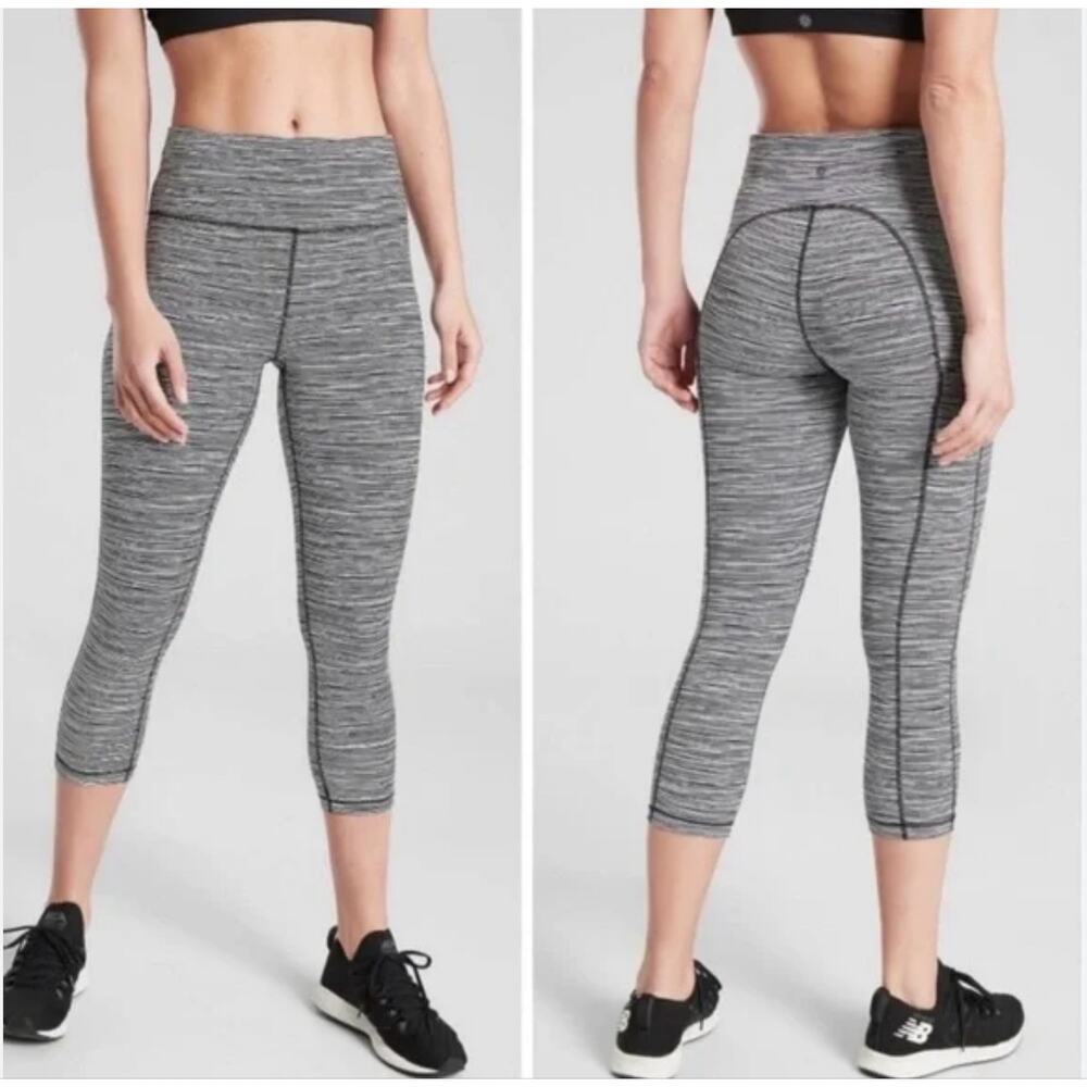 Athleta Ultimate Linear Lines Capri Leggings  20” Inseam Sz S Black/White Stripe